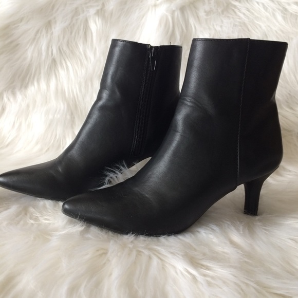 Black smooth  faux leather ankle boots - Picture 4 of 7